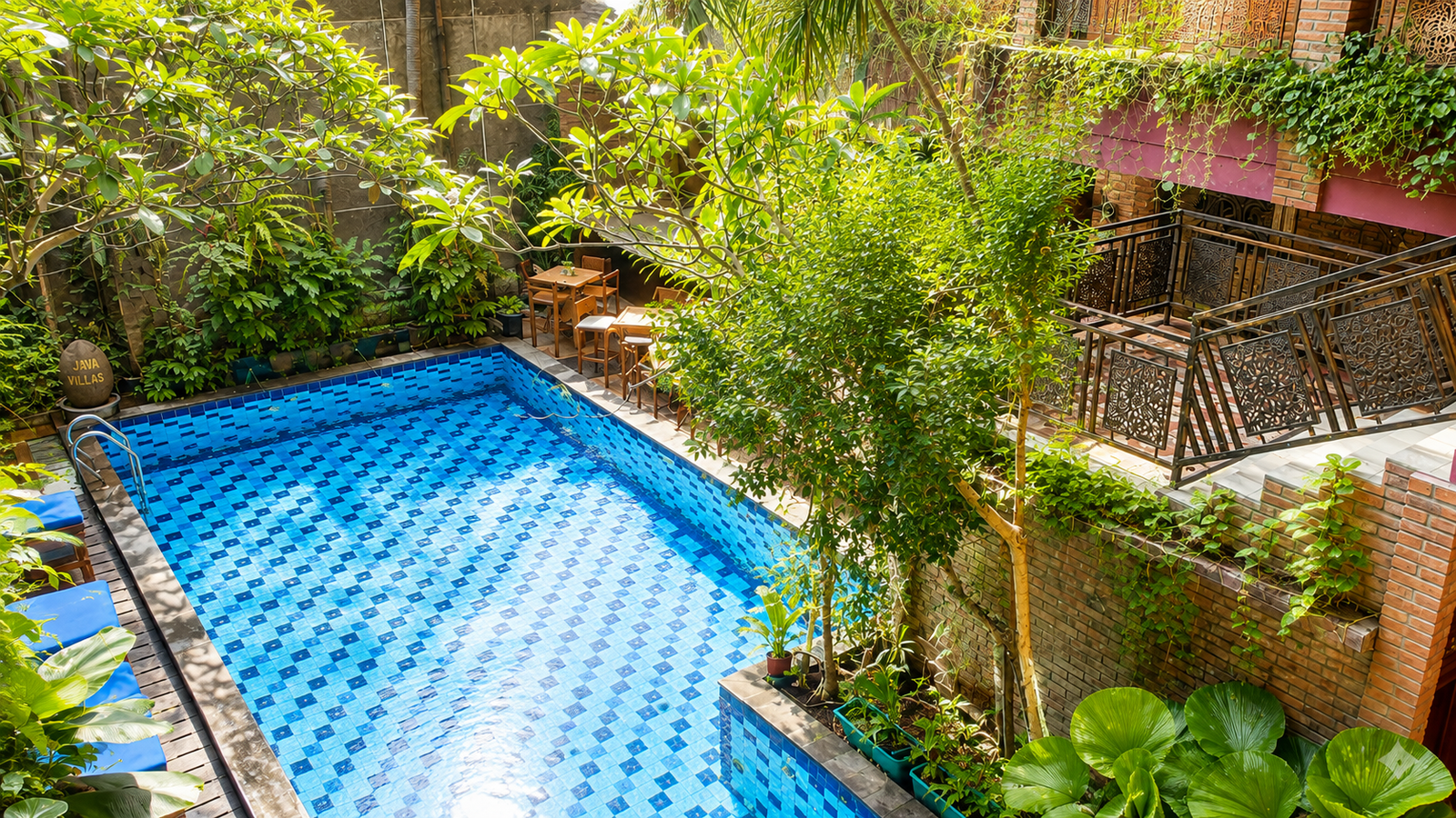 View kolam renang Java Villas